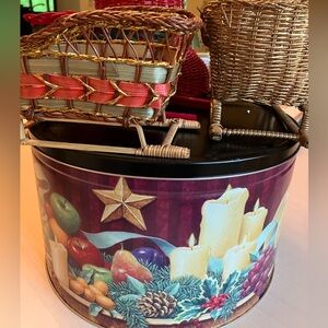 Christmas sleighs (3), 1 boots, 1 Tin Can